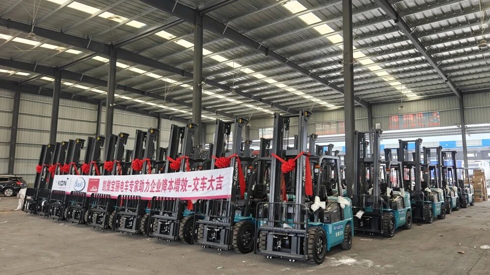 宝骊X1B百台交付，强势驱动零担物流行业逐「绿」前行